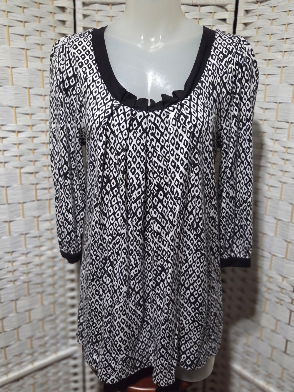 Pink Twill Black & White Geometric Scoop Neck Women's Top